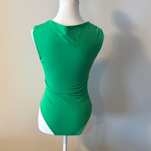 Haute Monde Green Square Neck Sleeveless Bodysuit. Size Medium - Picture 3 of 9